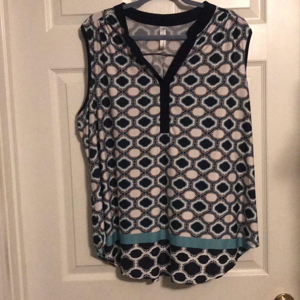 Sleeveless shirt